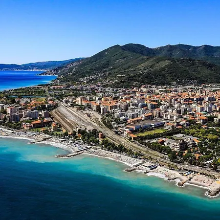Il Piccolo Con Vista Albenga